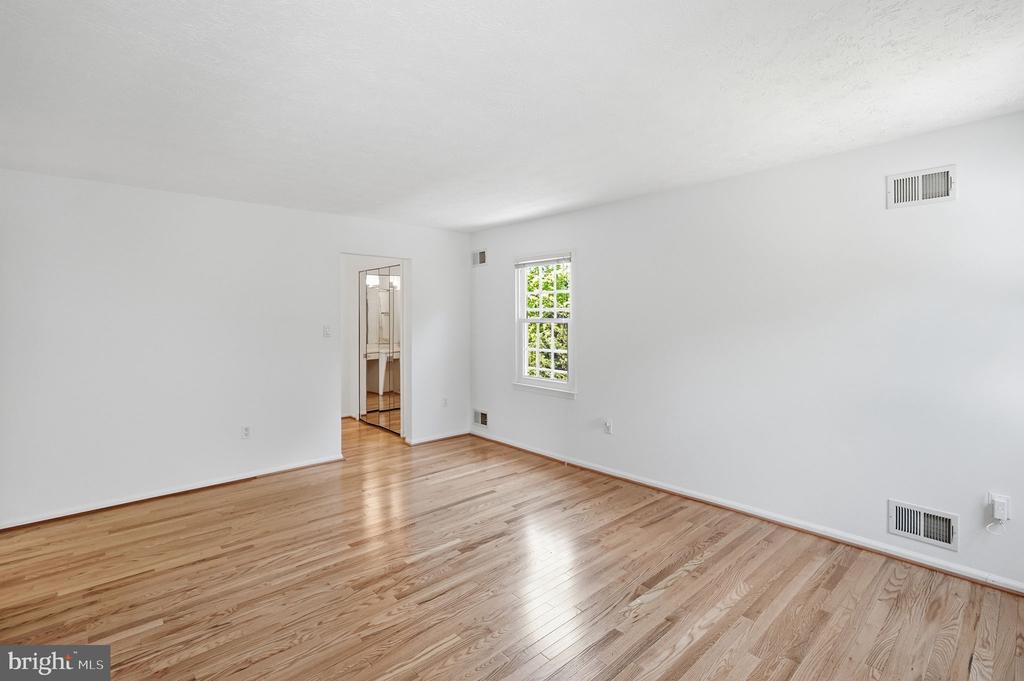 1525 W KERSEY LANE