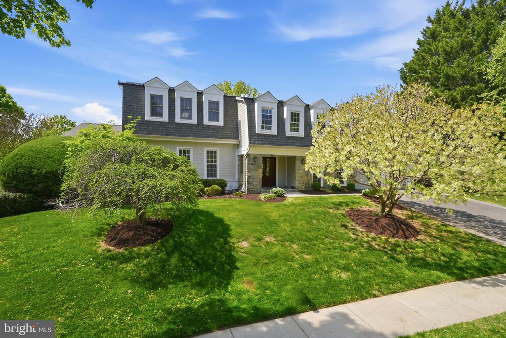 1525 W KERSEY LANE