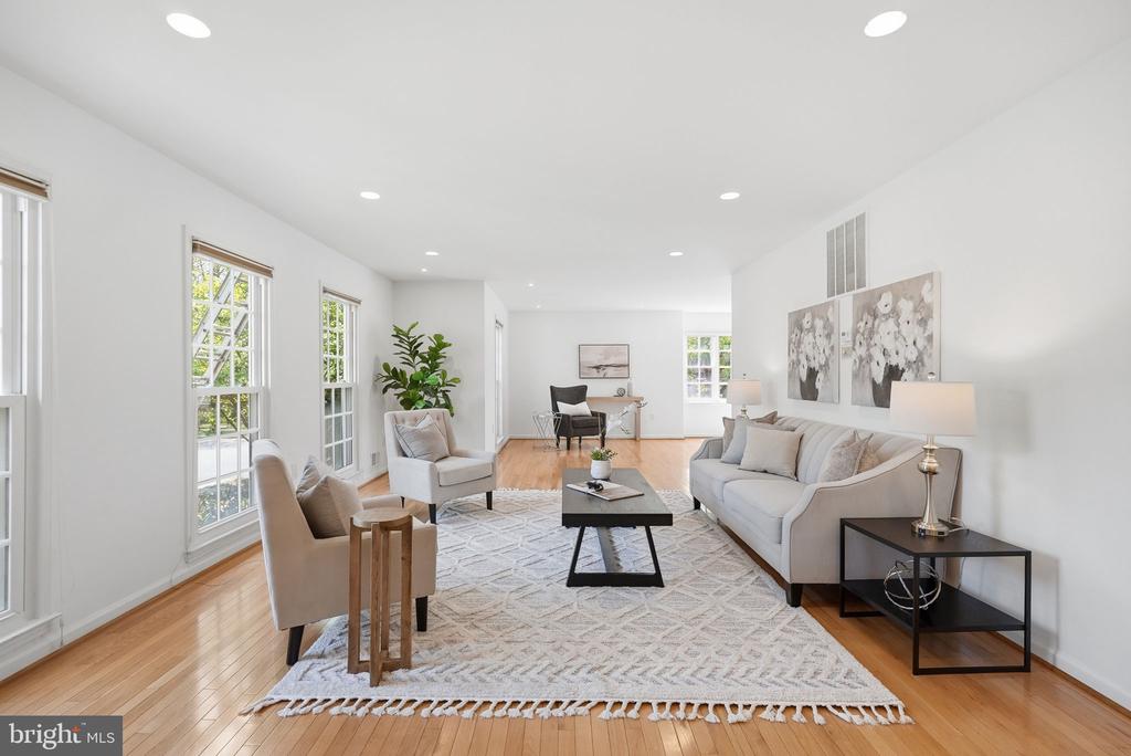 1525 W KERSEY LANE