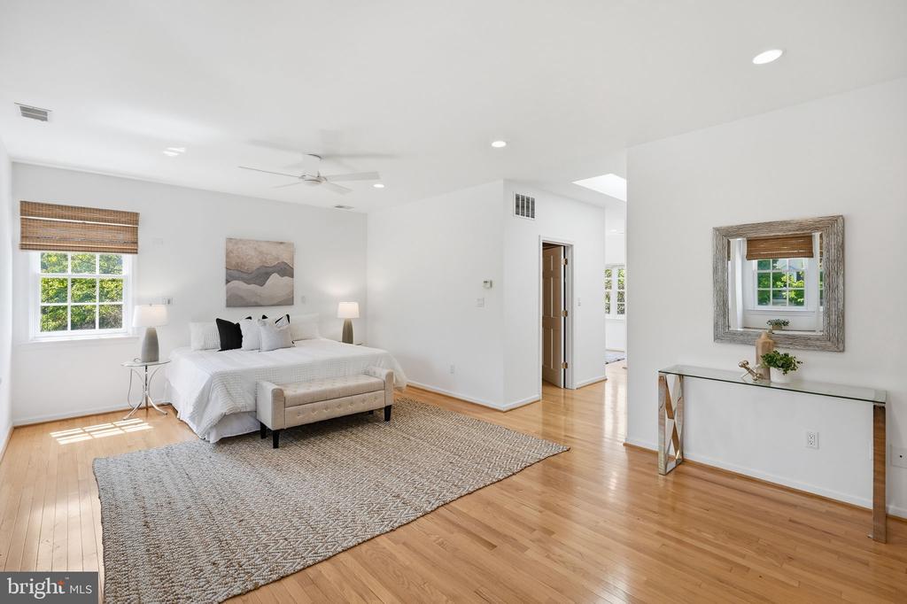 1525 W KERSEY LANE