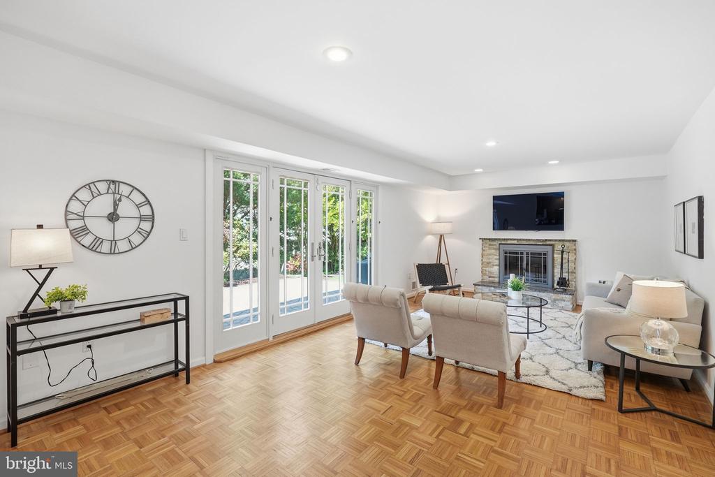 1525 W KERSEY LANE