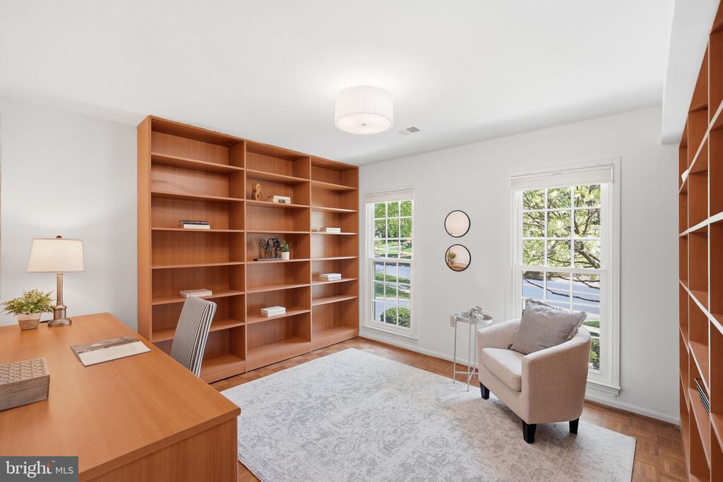 1525 W KERSEY LANE