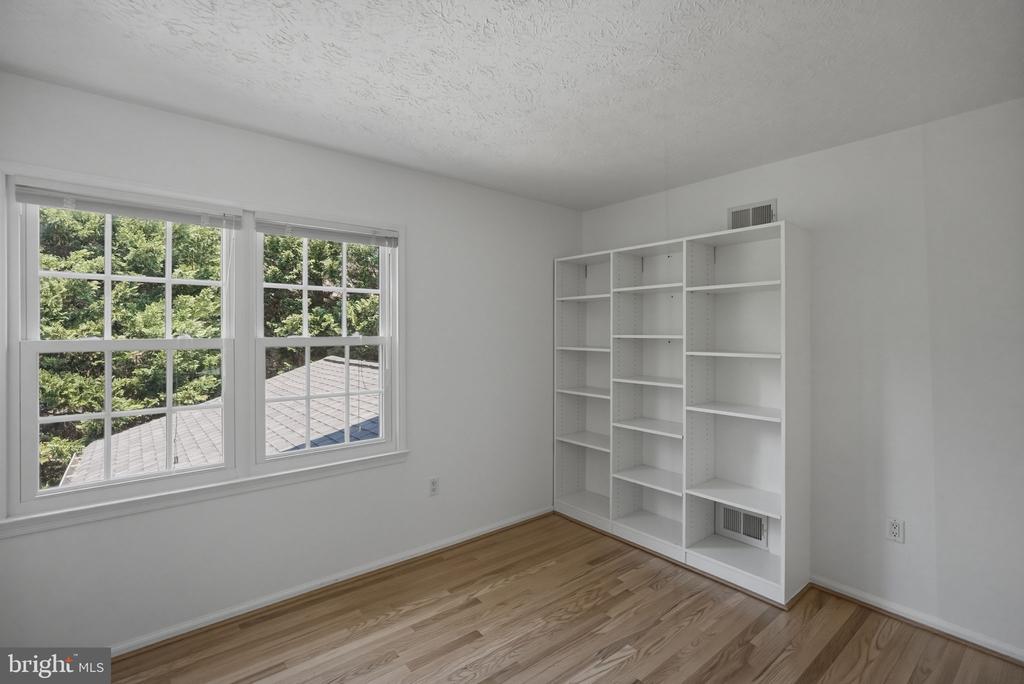 1525 W KERSEY LANE