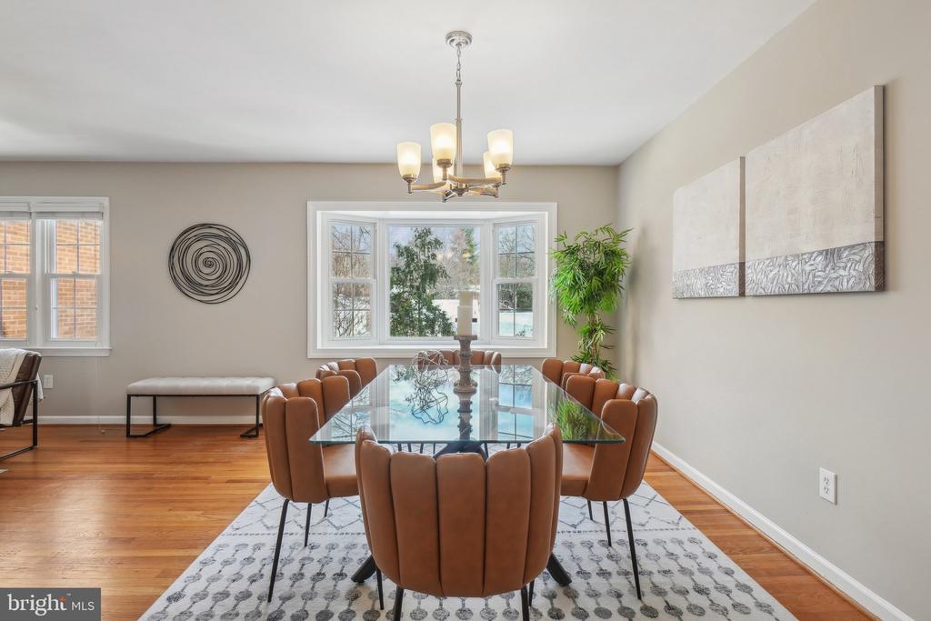 637 Azalea Dr