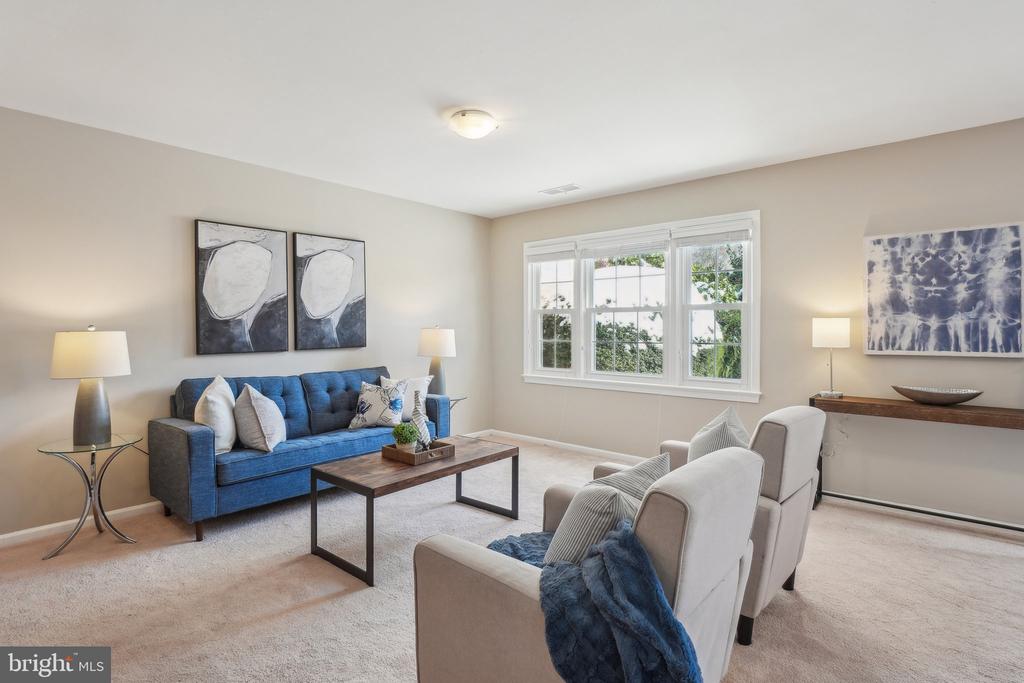 637 Azalea Dr