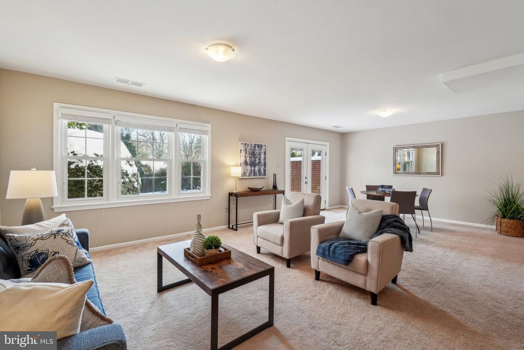637 Azalea Dr