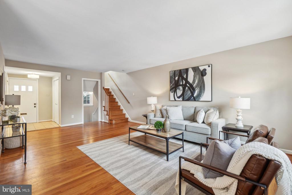 637 Azalea Dr