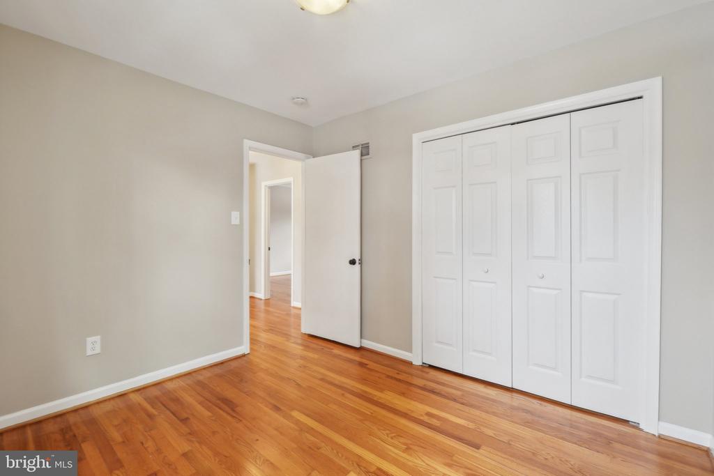 637 Azalea Dr