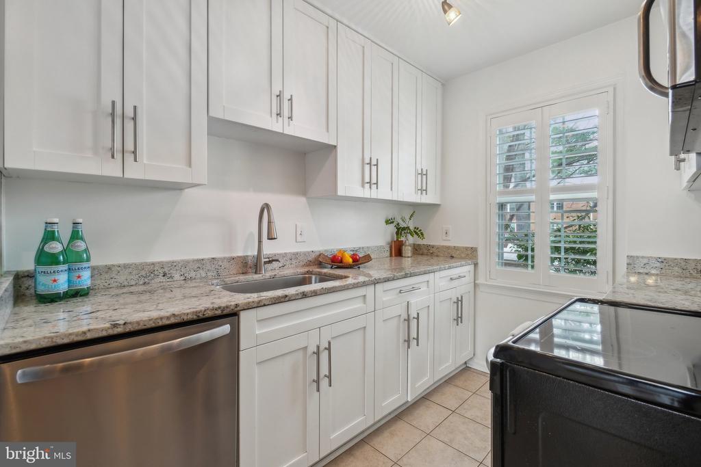 637 Azalea Dr