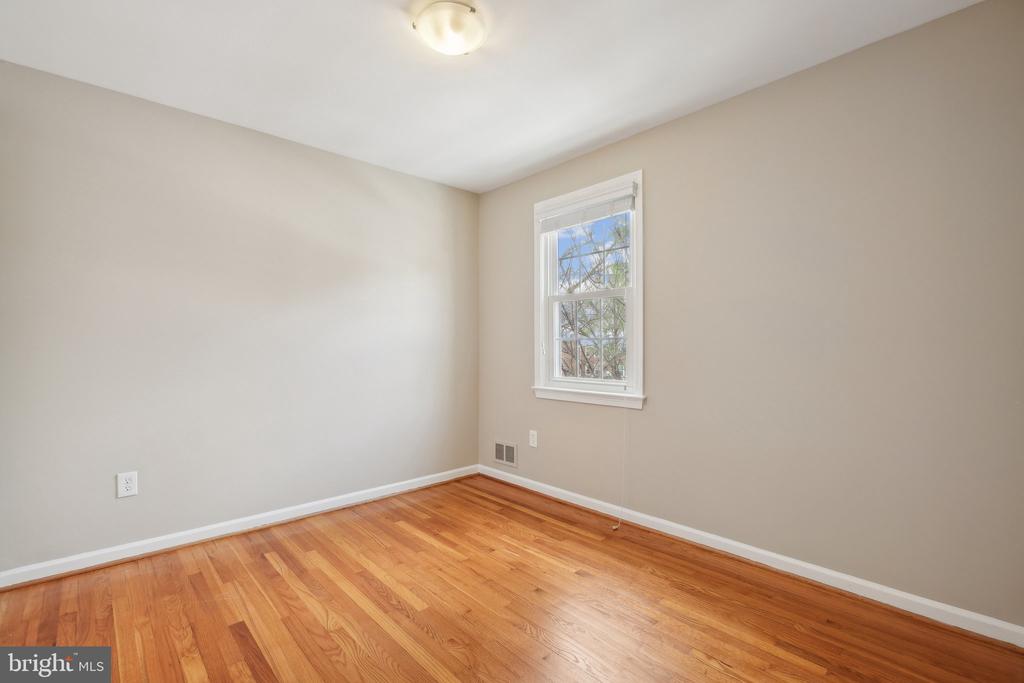 637 Azalea Dr