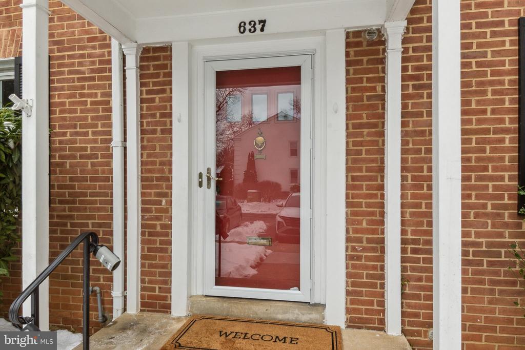 637 Azalea Dr