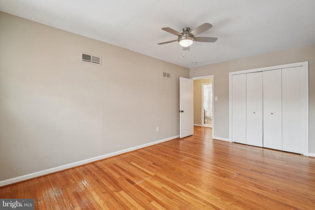 637 Azalea Dr