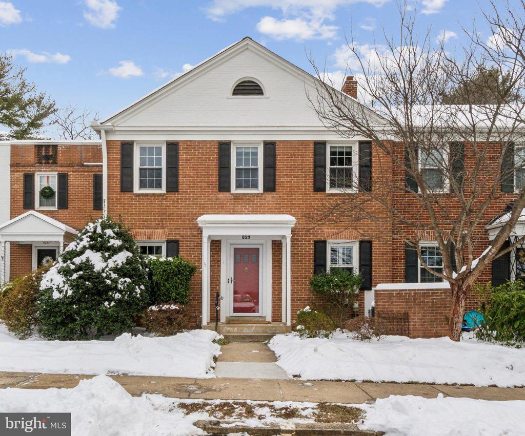 637 Azalea Dr