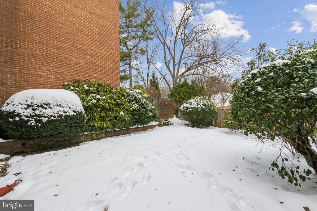 637 Azalea Dr
