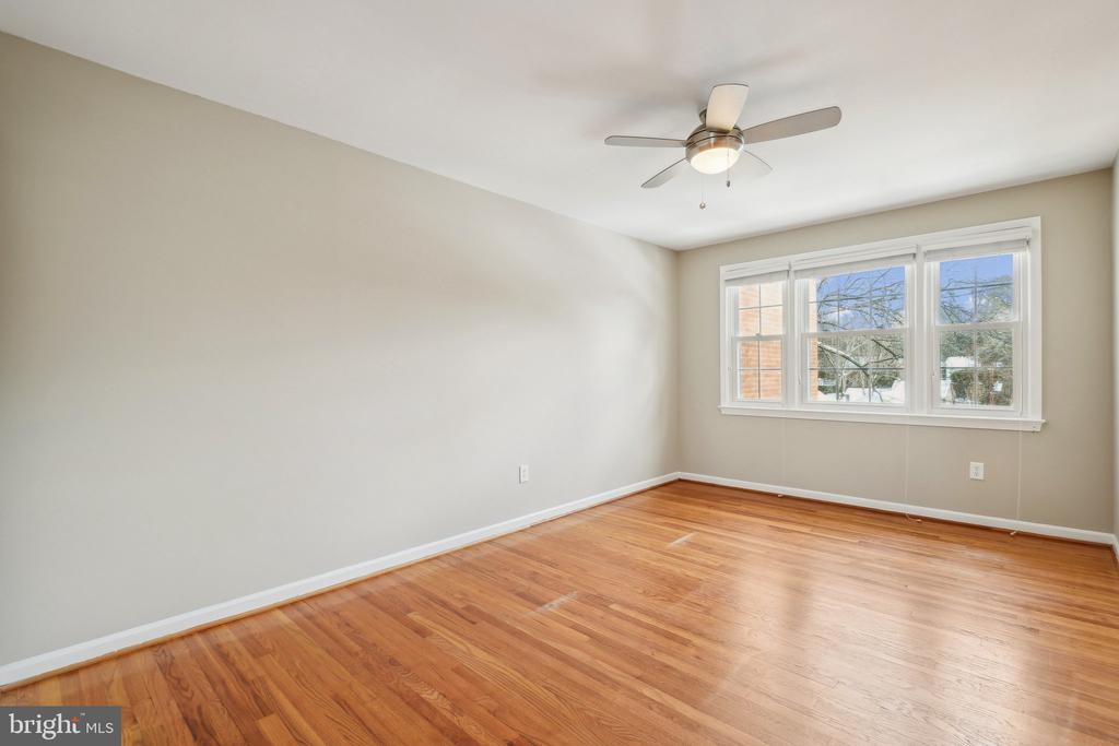 637 Azalea Dr