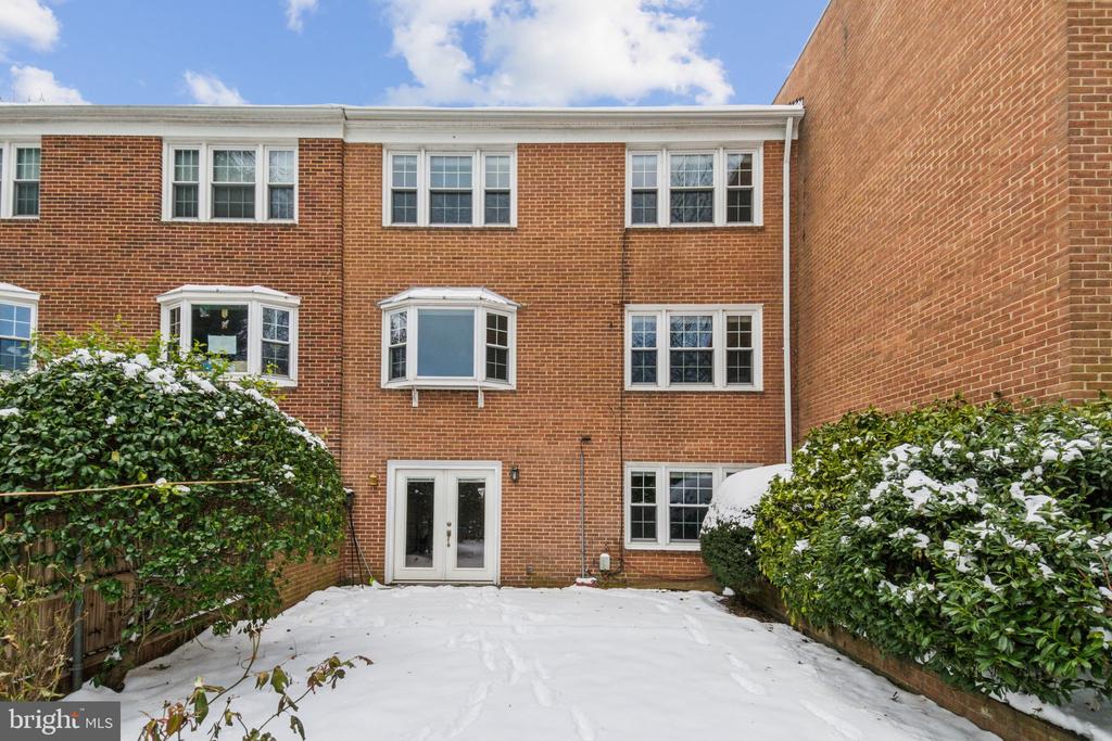 637 Azalea Dr