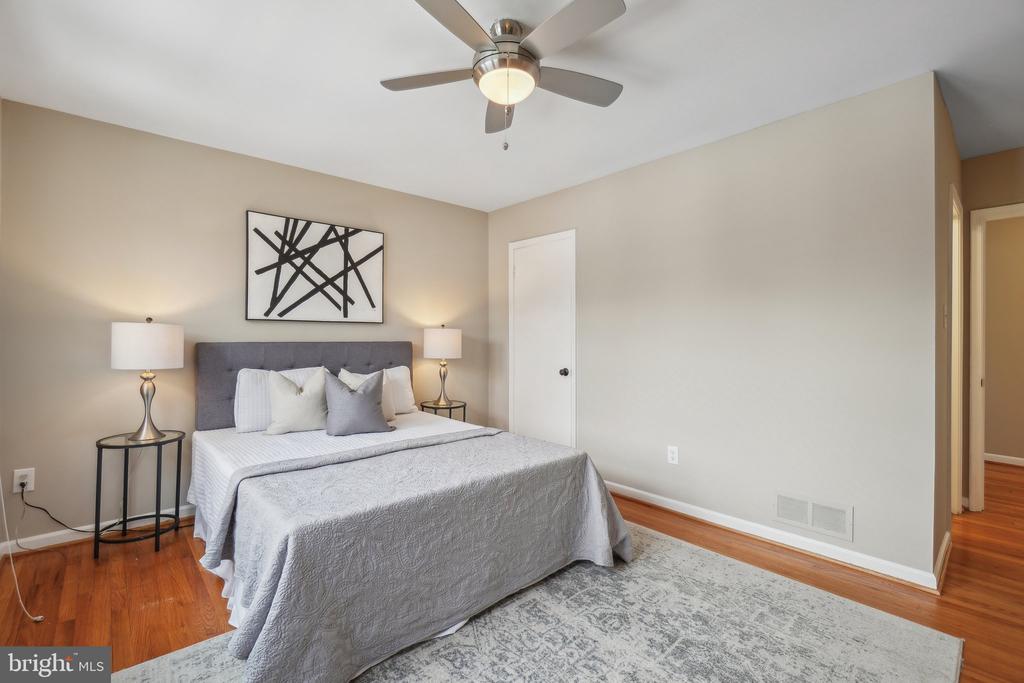 637 Azalea Dr