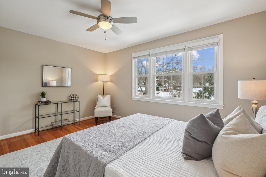 637 Azalea Dr