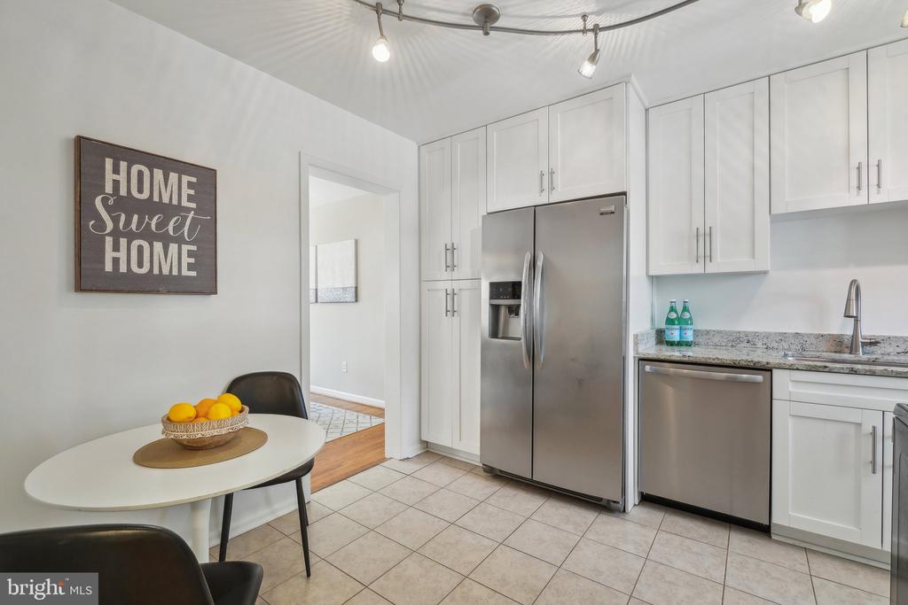 637 Azalea Dr