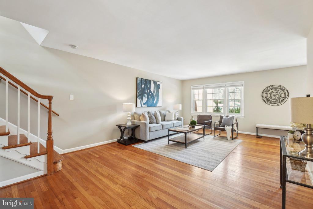 637 Azalea Dr