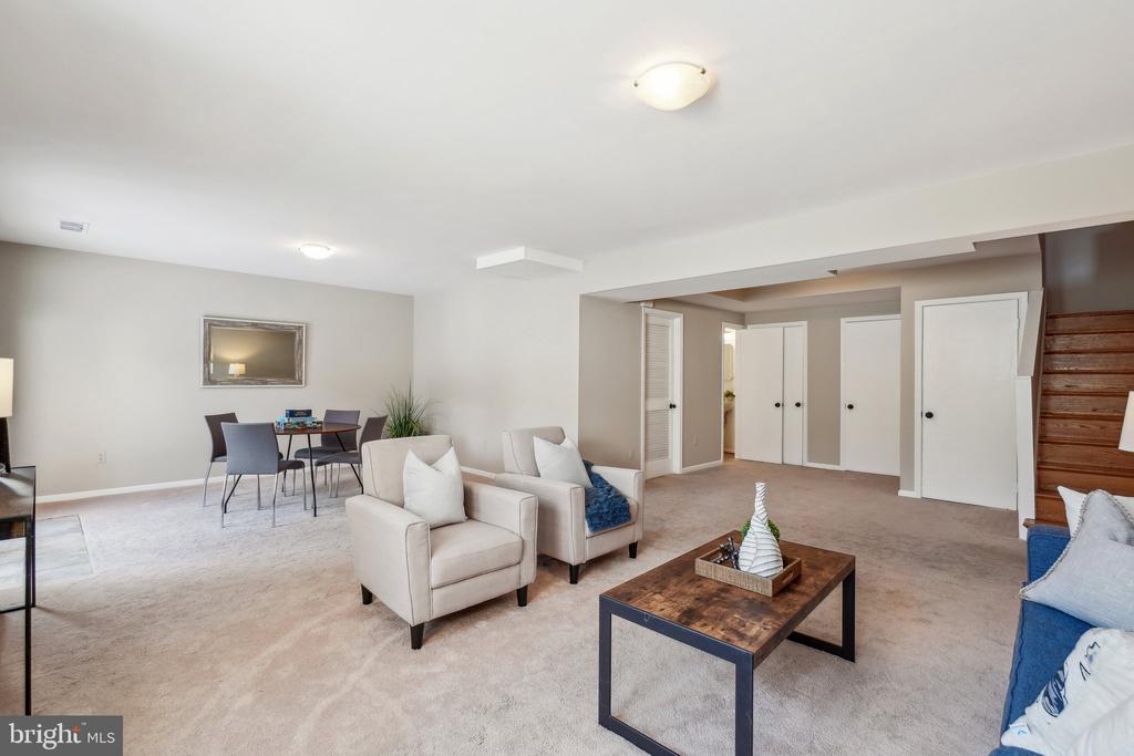 637 Azalea Dr