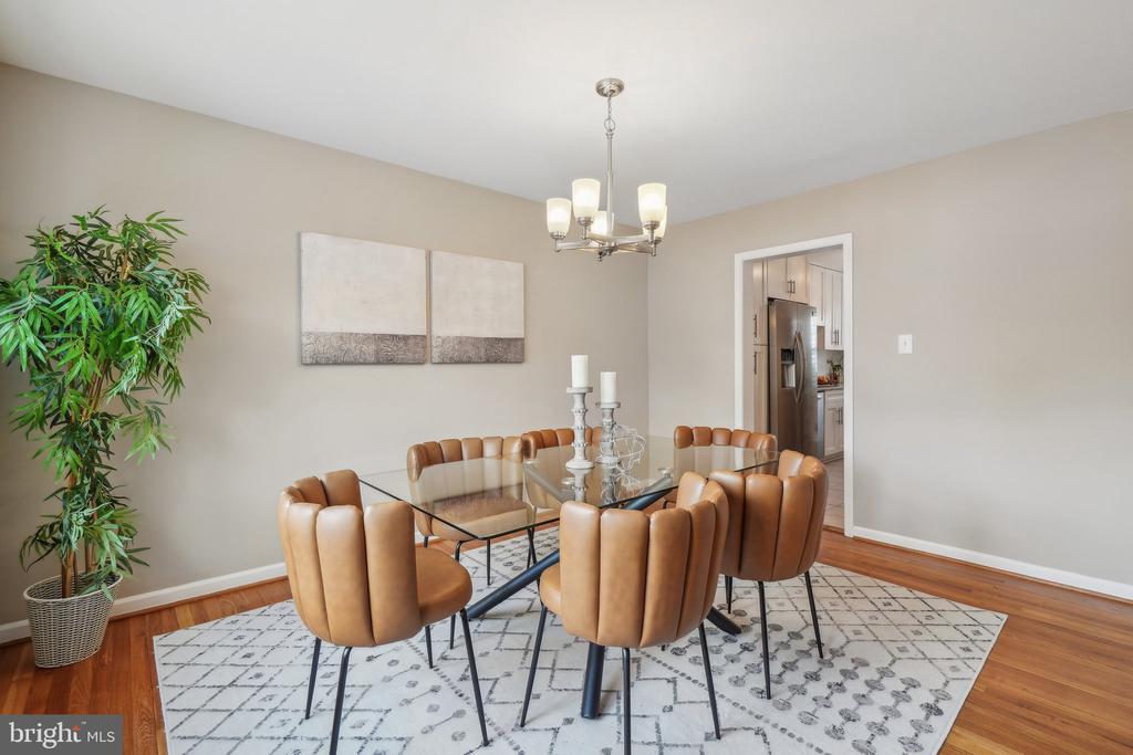 637 Azalea Dr