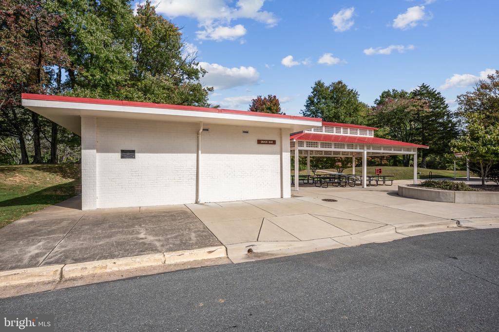 4 Waddington Ln