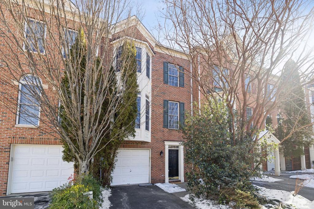 4 Waddington Ln