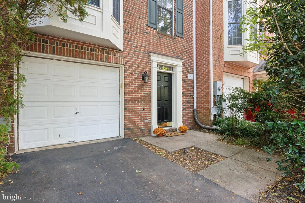 4 Waddington Ln