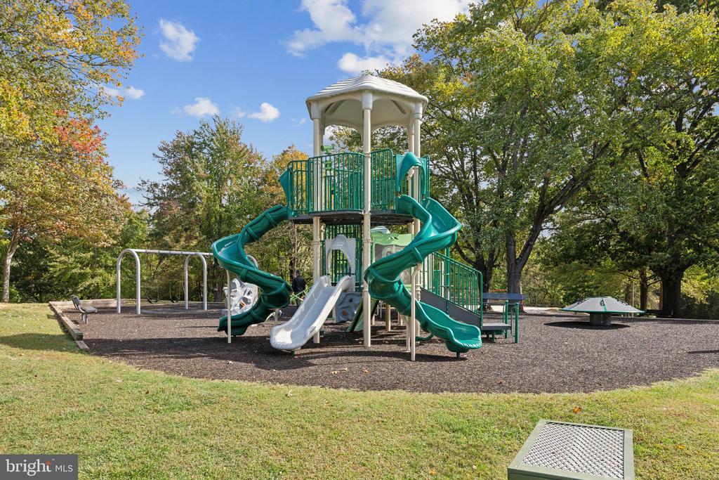 4 Waddington Ln