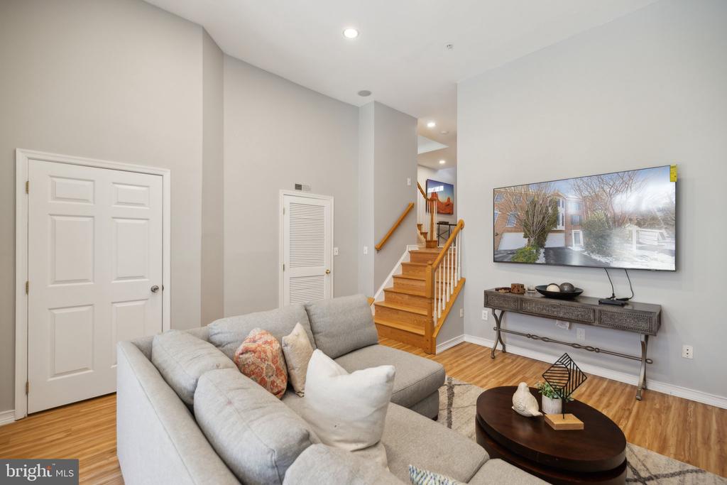 4 Waddington Ln