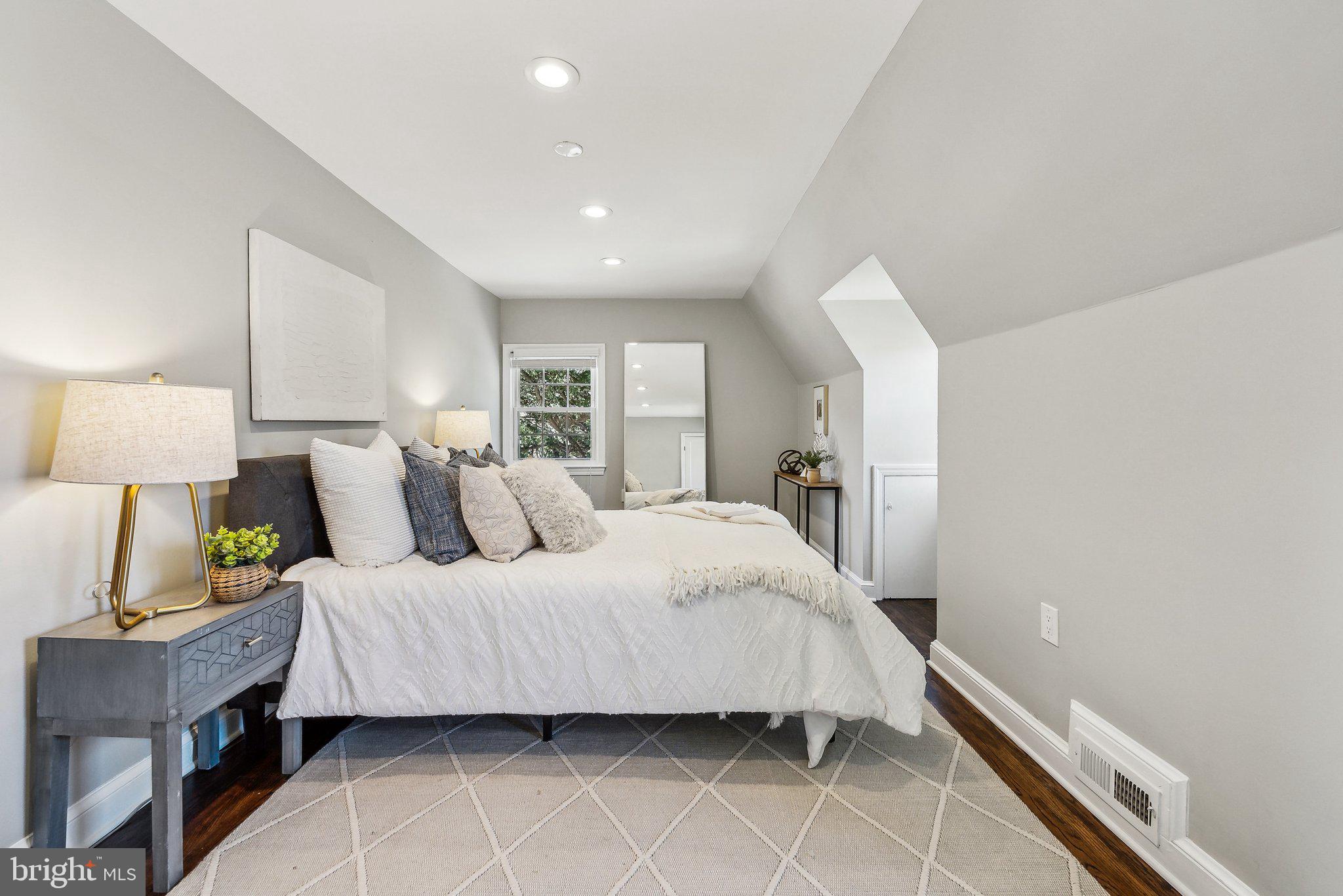 544 W Montgomery Ave