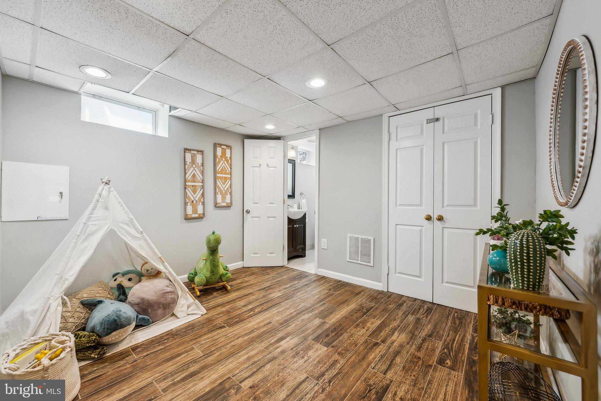 544 W Montgomery Ave