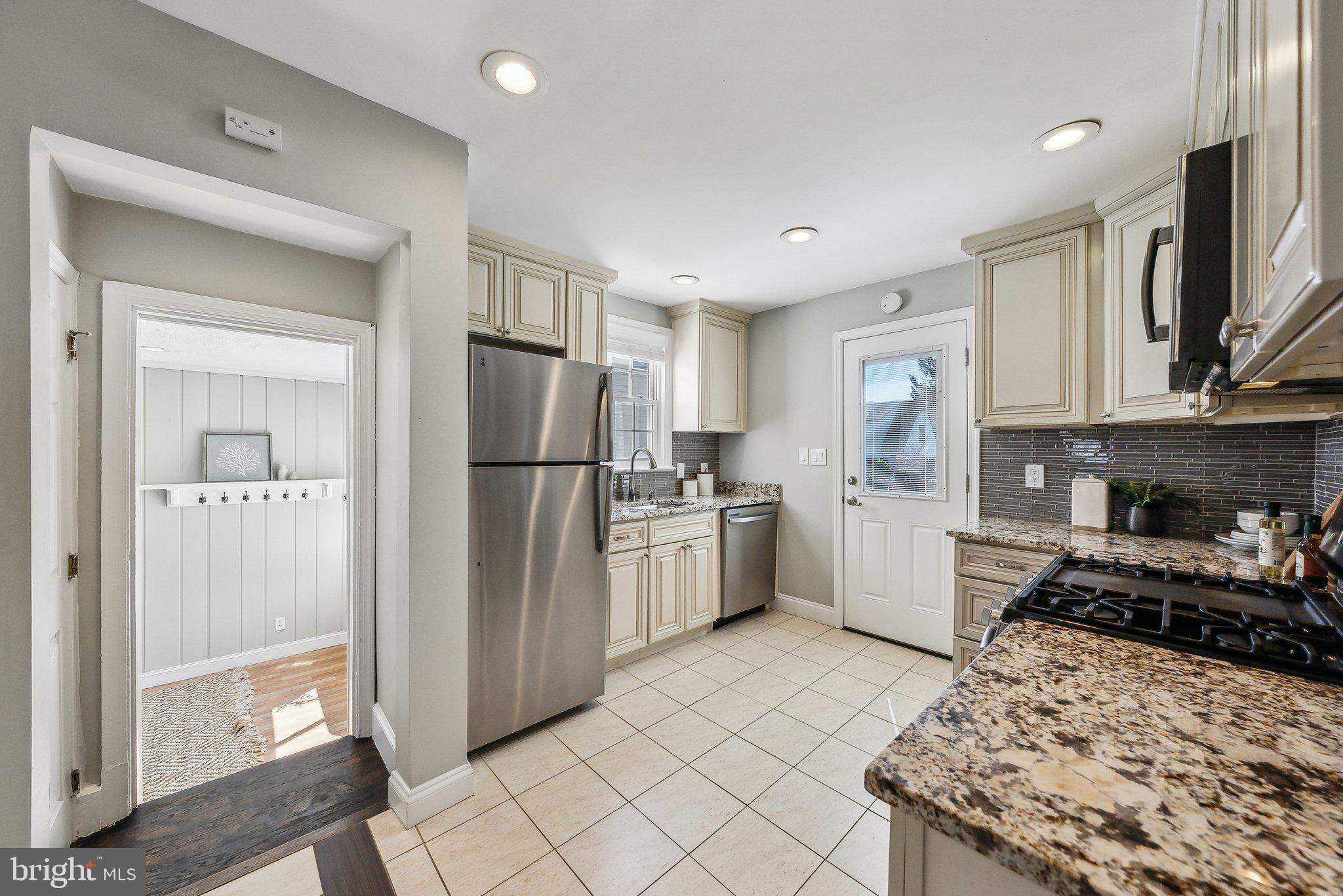 544 W Montgomery Ave