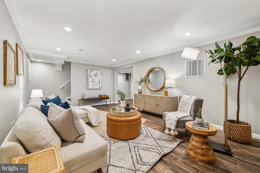 544 W Montgomery Ave