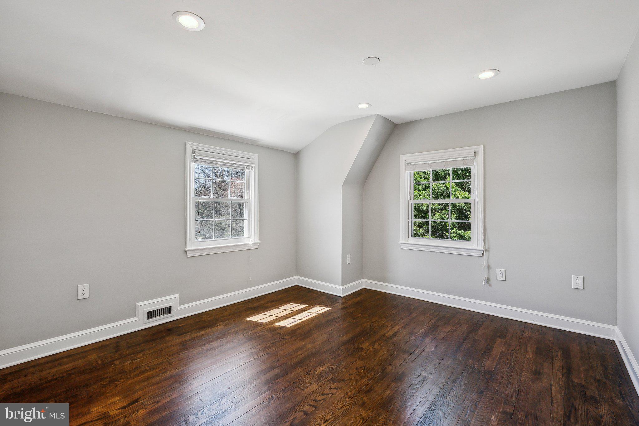 544 W Montgomery Ave