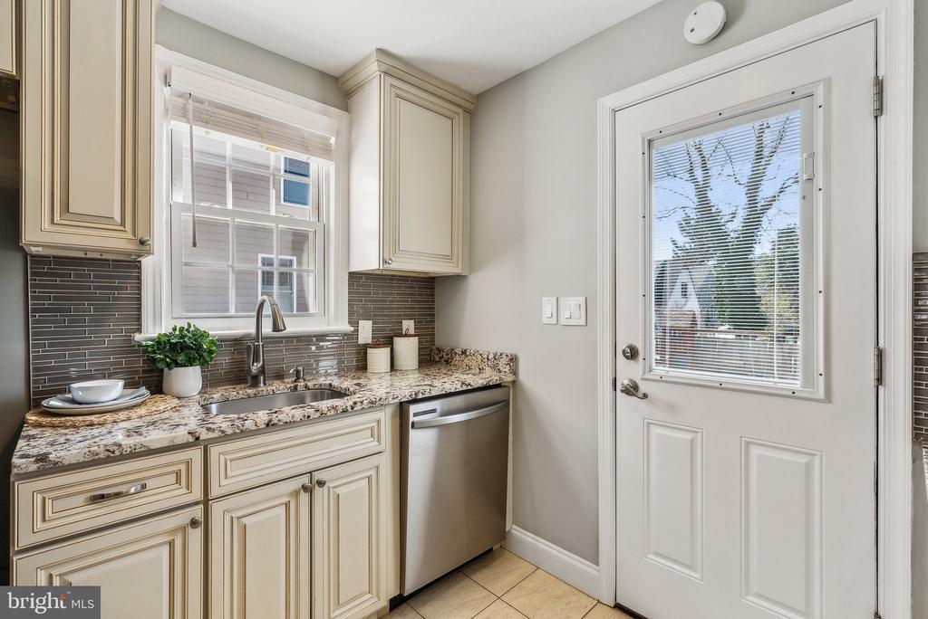 544 W Montgomery Ave