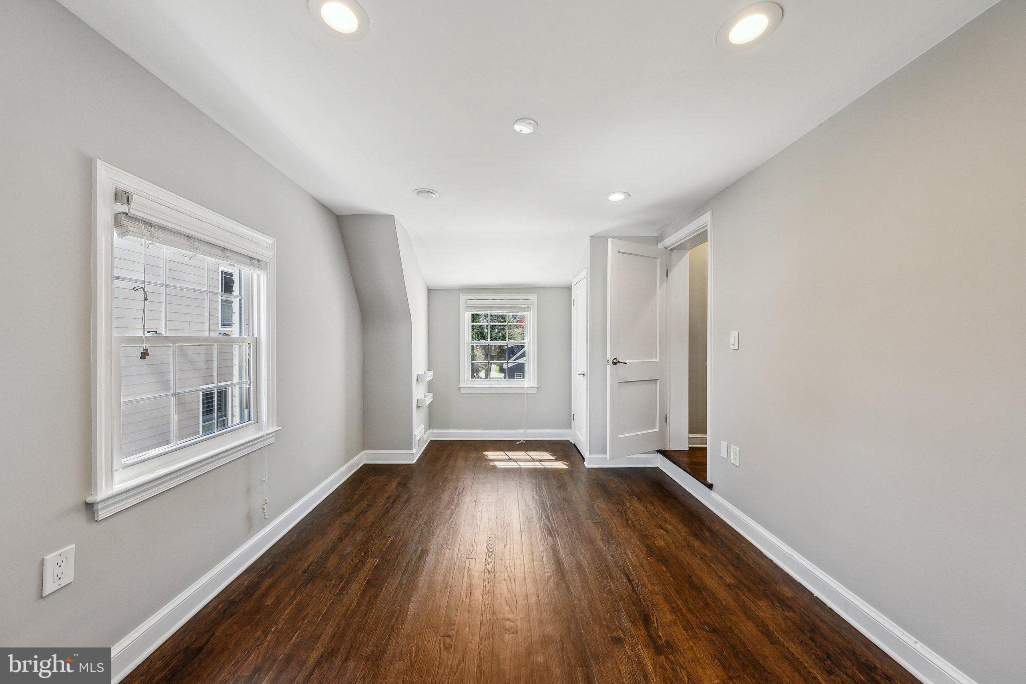 544 W Montgomery Ave