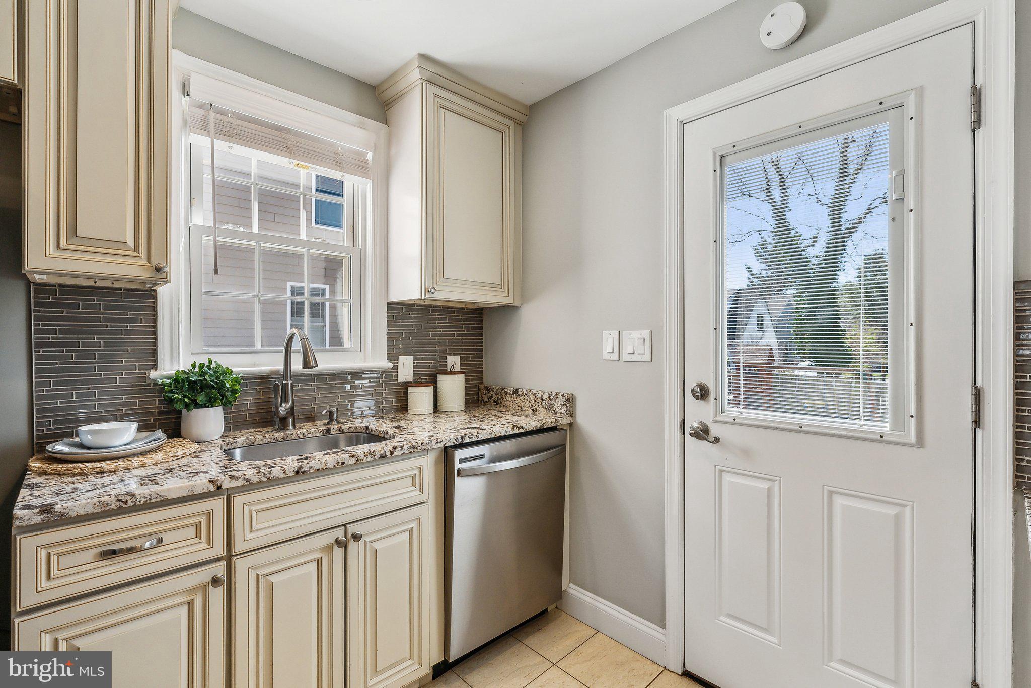 544 W Montgomery Ave