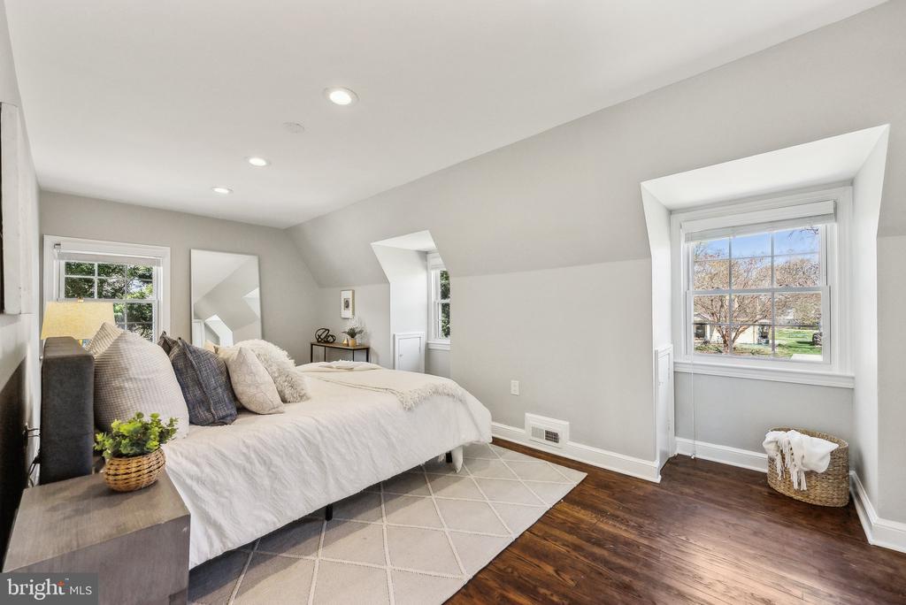 544 W Montgomery Ave