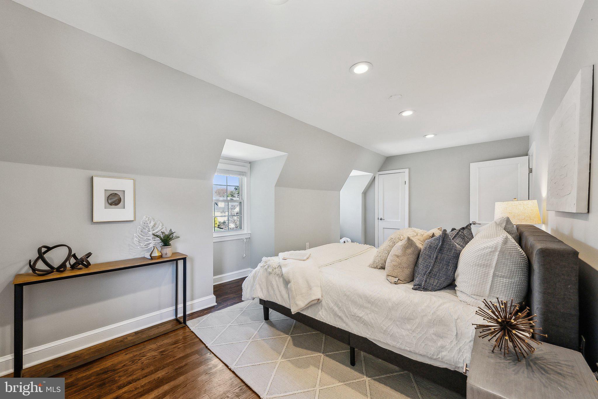 544 W Montgomery Ave