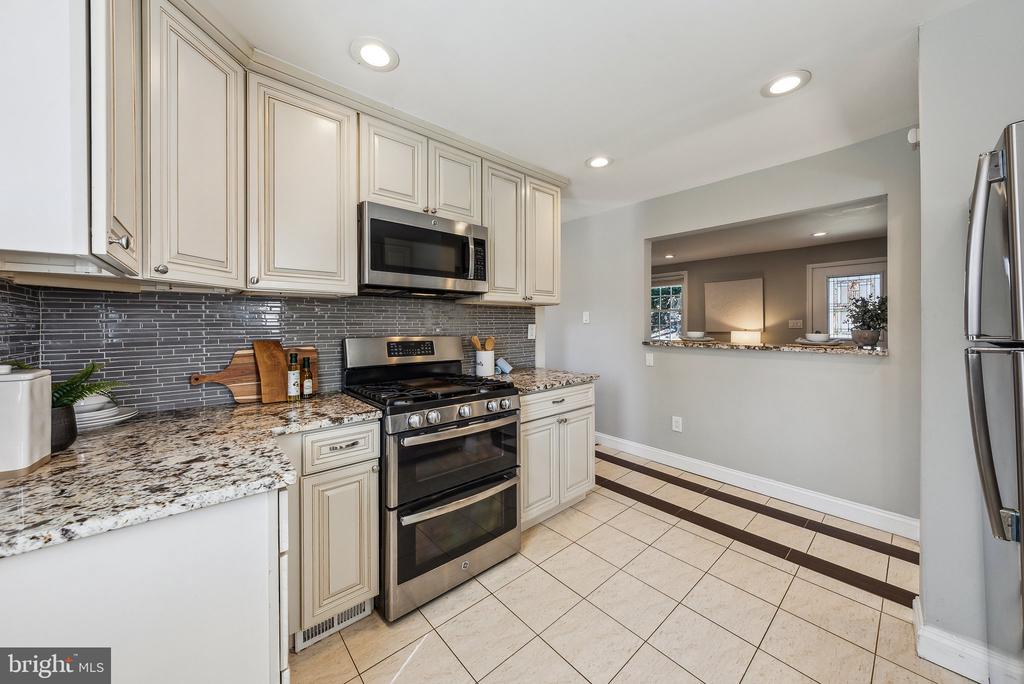 544 W Montgomery Ave