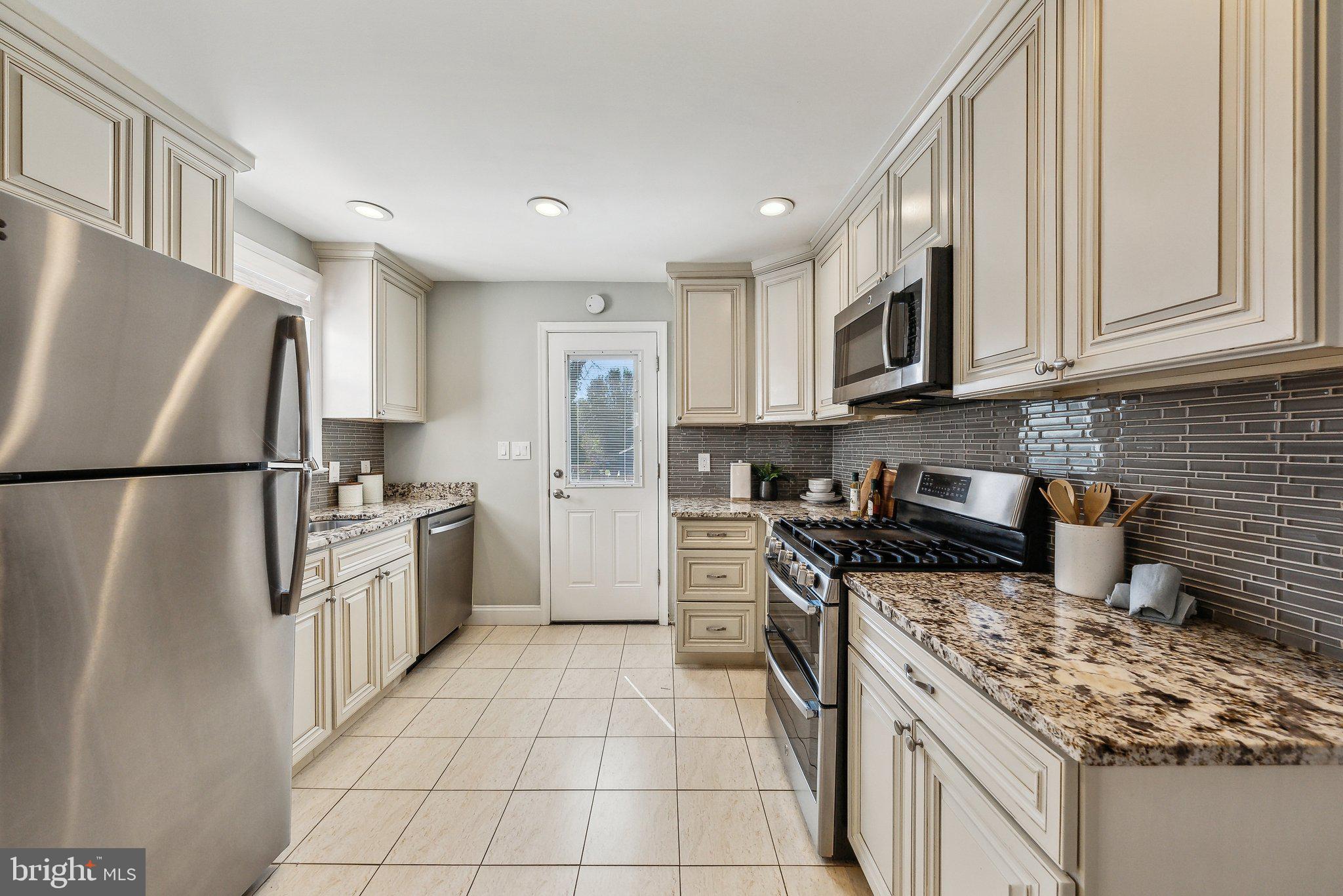 544 W Montgomery Ave