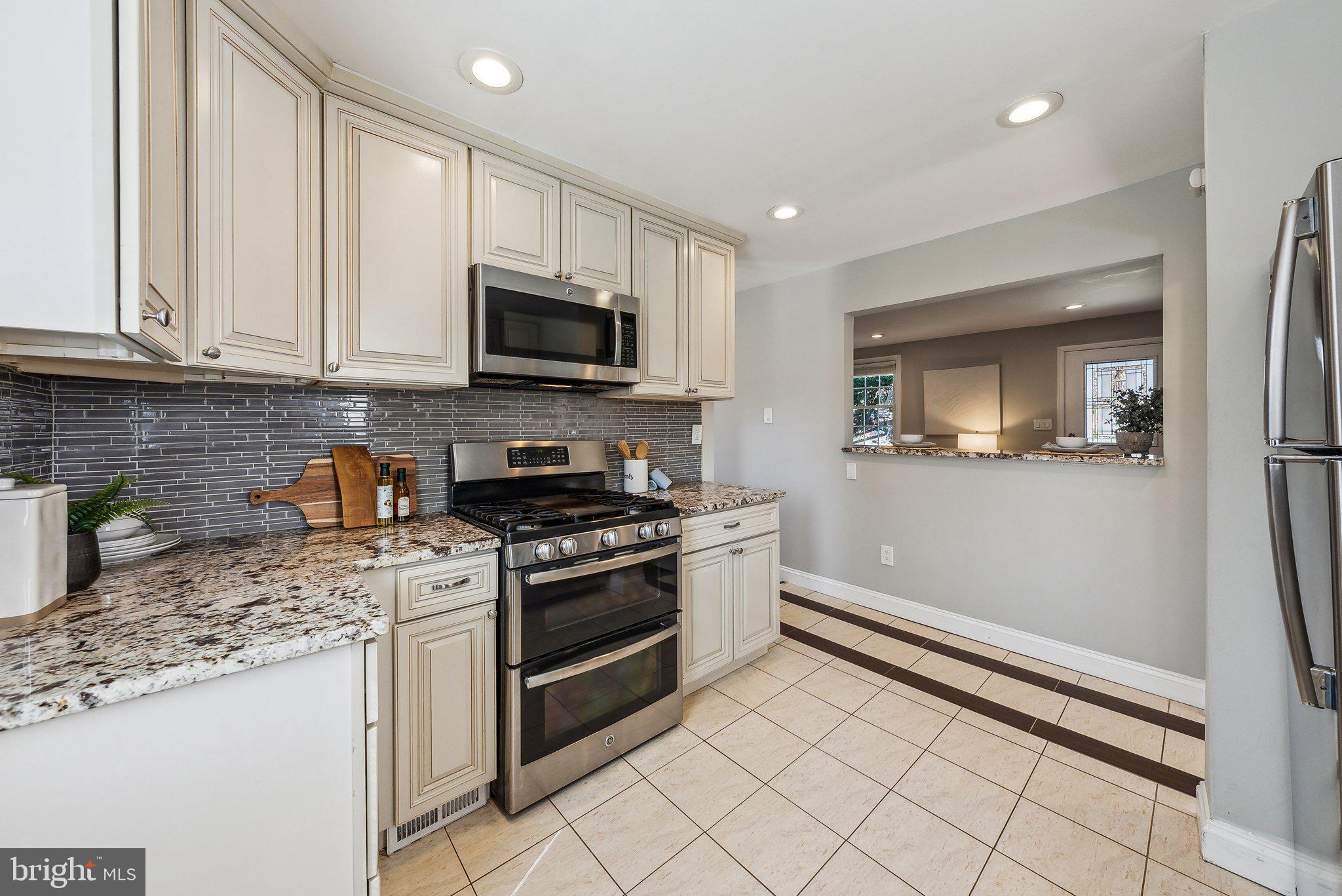 544 W Montgomery Ave