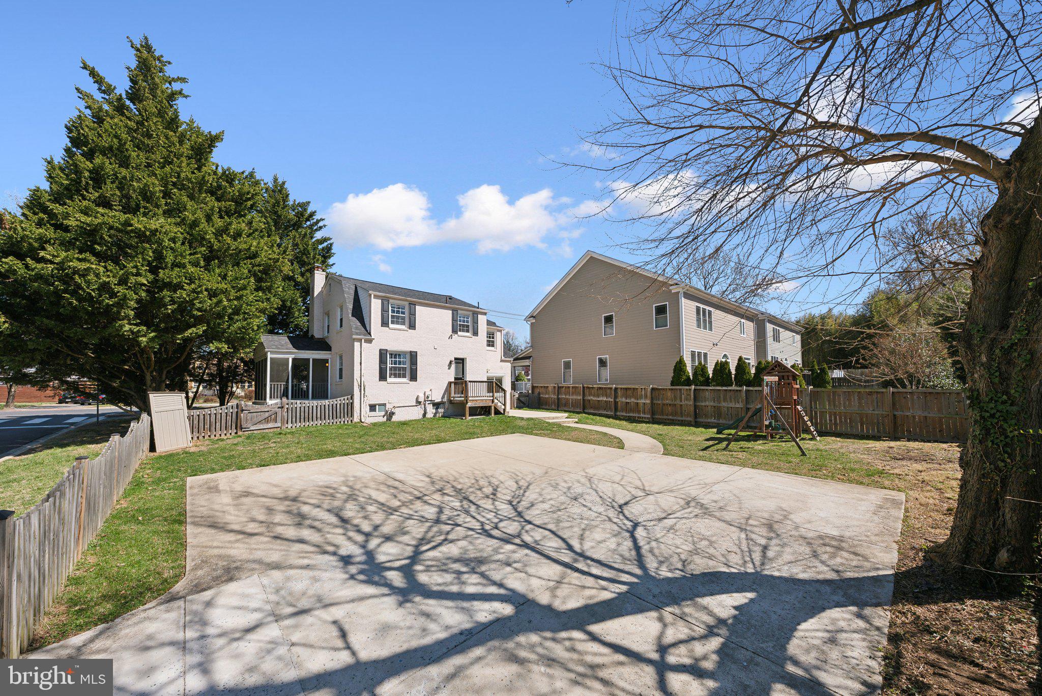 544 W Montgomery Ave