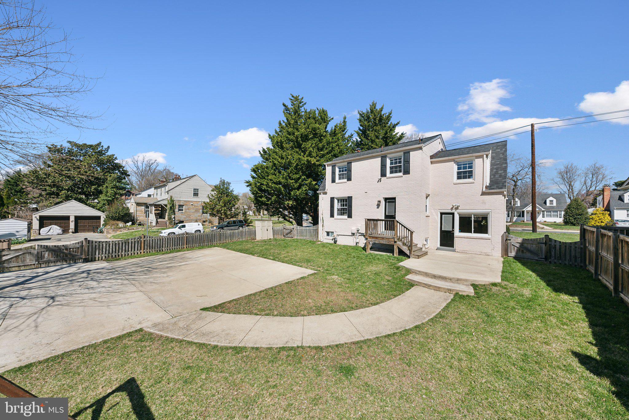 544 W Montgomery Ave