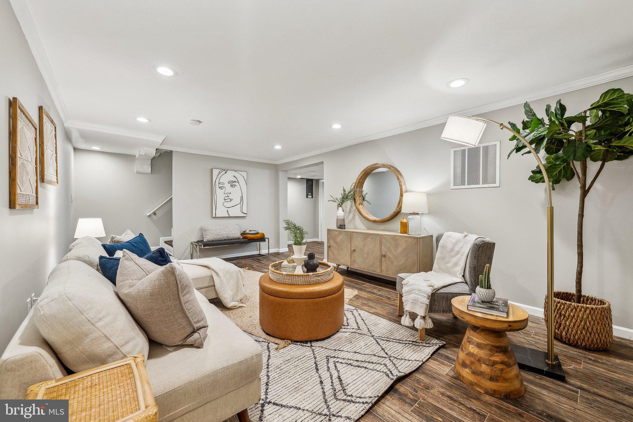 544 W Montgomery Ave