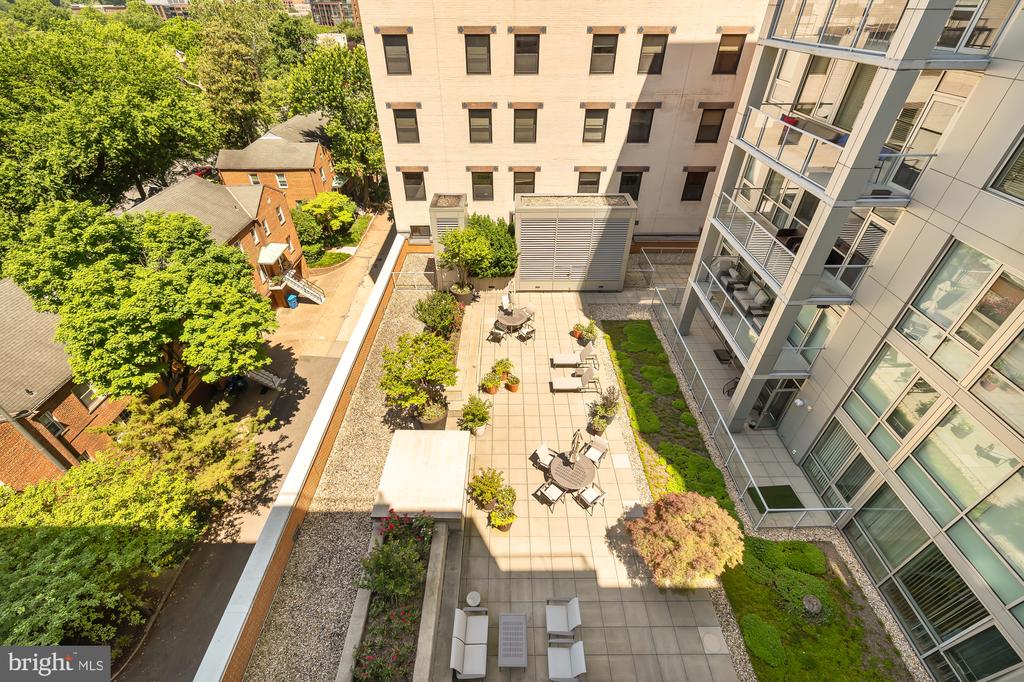 6820 Wisconsin Ave #6009