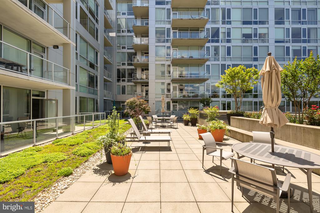 6820 Wisconsin Ave #6009