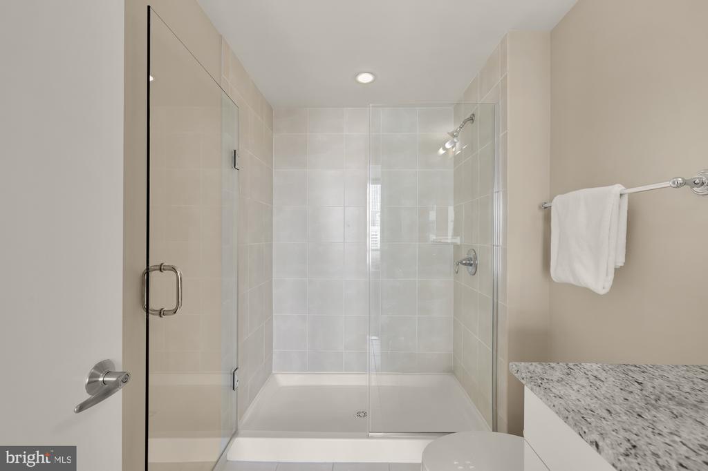 6820 Wisconsin Ave #6009